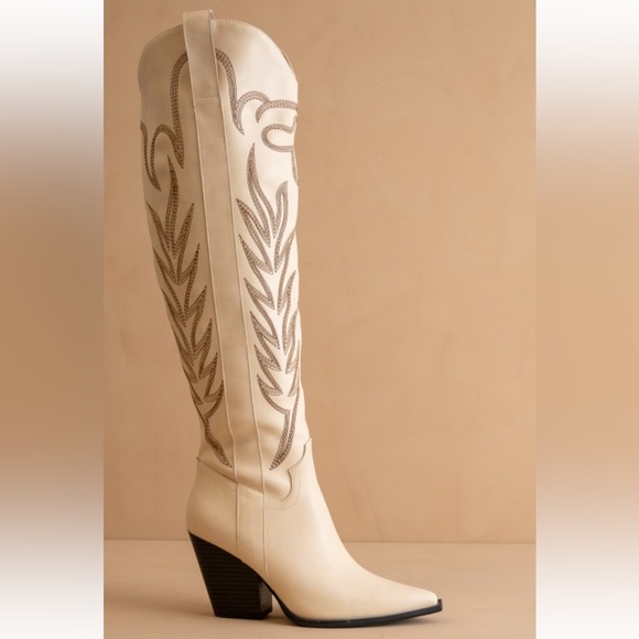 Shoes - Classic cowboy embroidery on a leather cowboy boot knee high